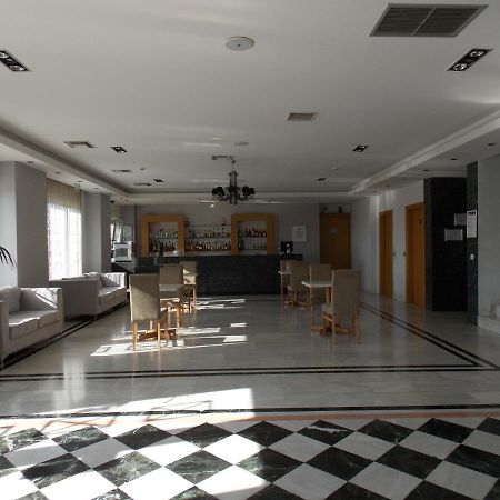 Hotel Alexandros Anchialos エクステリア 写真