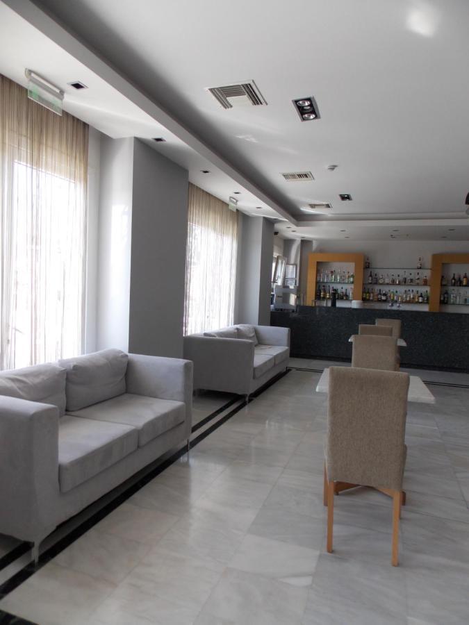 Hotel Alexandros Anchialos エクステリア 写真